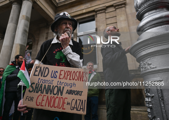 DUBLIN, IRELAND - MAY 18:
Pro-Palestinian activists from the Ireland Palestine Solidarity Campaign, supported by members of left-wing partie...