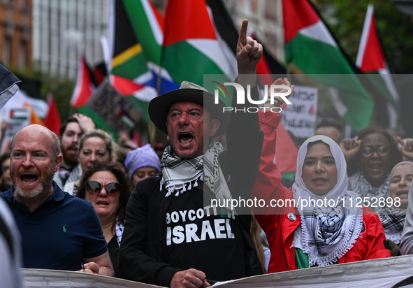 DUBLIN, IRELAND - MAY 18:
Pro-Palestinian activists from the Ireland Palestine Solidarity Campaign, supported by members of left-wing partie...