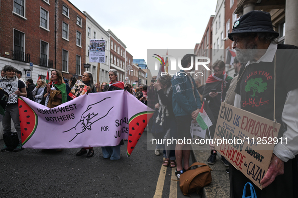 DUBLIN, IRELAND - MAY 18:
Pro-Palestinian activists from the Ireland Palestine Solidarity Campaign, supported by members of left-wing partie...