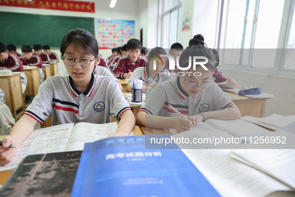 Grade three high school students who are about to take the National college entrance examination are reviewing in a self-study class at Gany...