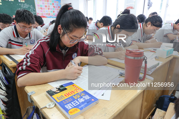 Grade three high school students who are about to take the National college entrance examination are reviewing in a self-study class at Gany...