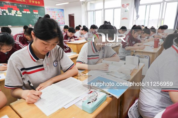 Grade three high school students who are about to take the National college entrance examination are reviewing in a self-study class at Gany...