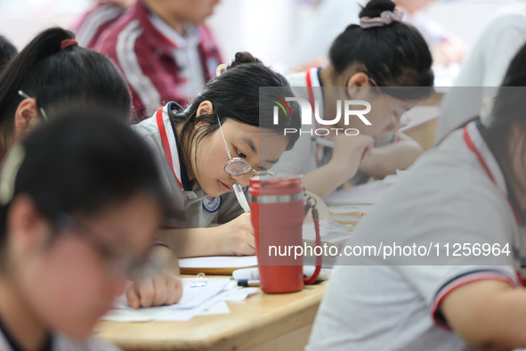 Grade three high school students who are about to take the National college entrance examination are reviewing in a self-study class at Gany...