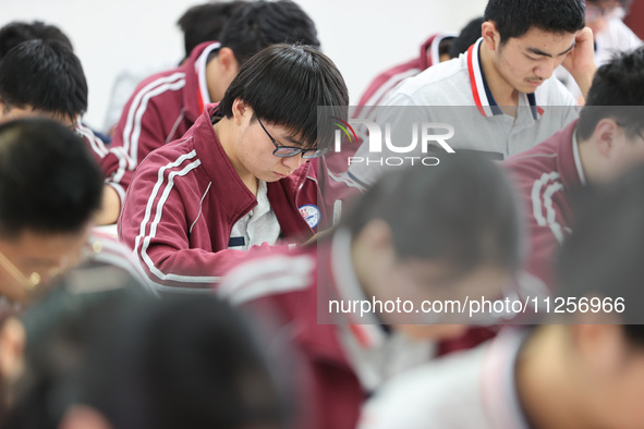 Grade three high school students who are about to take the National college entrance examination are reviewing in a self-study class at Gany...