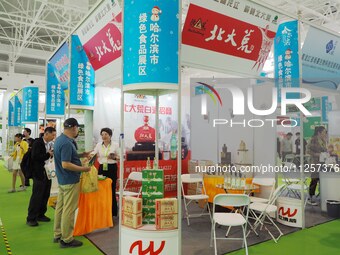 Visitors are visiting the green food exhibition area of the 32nd China International Health Industry Expo in Beijing, China, on May 20, 2024...