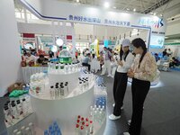 Visitors are visiting the green food exhibition area of the 32nd China International Health Industry Expo in Beijing, China, on May 20, 2024...