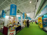 Visitors are visiting the green food exhibition area of the 32nd China International Health Industry Expo in Beijing, China, on May 20, 2024...