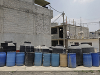 I am viewing cans to store water for homes inside the property known as El Yuguelito, an irregular piece of land located in the Polvorilla C...