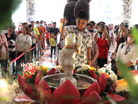 Buddhists are praying in turn in long queues to coincide with Vesak Day 2024 at Maha Vihara Maitreya, Medan Estate, Deli Serdang Regency, No...