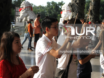 Buddhists are carrying out worship and prayers to coincide with Vesak Day 2024 at Maha Vihara Maitreya, Medan Estate, Deli Serdang Regency,...