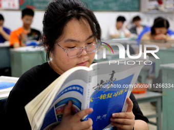 Students who are about to take the National College entrance examination are taking evening self-study in the classroom of Lianyungang Senio...