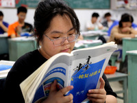 Students who are about to take the National College entrance examination are taking evening self-study in the classroom of Lianyungang Senio...