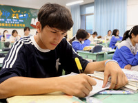 Students who are about to take the National College entrance examination are taking evening self-study in the classroom of Lianyungang Senio...