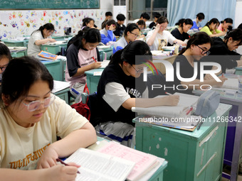 Students who are about to take the National College entrance examination are taking evening self-study in the classroom of Lianyungang Senio...