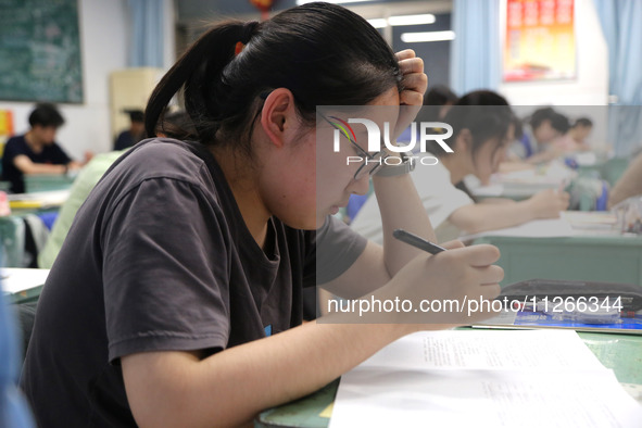 Students who are about to take the National College entrance examination are taking evening self-study in the classroom of Lianyungang Senio...