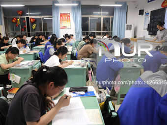 Students who are about to take the National College entrance examination are taking evening self-study in the classroom of Lianyungang Senio...