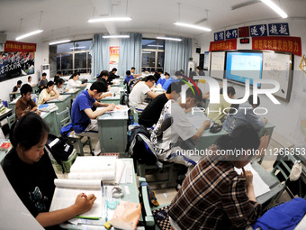 Students who are about to take the National College entrance examination are taking evening self-study in the classroom of Lianyungang Senio...