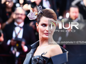  Isabeli Fontana attends the Red Carpet of the closing ceremony at the 77th annual Cannes Film Festival at Palais des Festivals on May 25, 2...