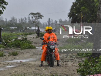 Cyclone Preparedness Program workers are warning visitors and local people at Kuakata beach area in Kuakata, Bangladesh, on May 26, 2024, ah...