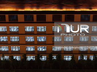 Senior three students, who are about to take the National College entrance examination, are studying by themselves at night at Fengfeng No 1...