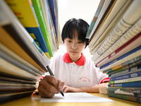 Senior three students, who are about to take the National College entrance examination, are studying by themselves at night at Fengfeng No 1...