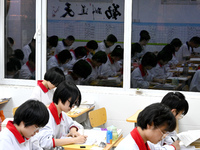 Senior three students, who are about to take the National College entrance examination, are studying by themselves at night at Fengfeng No 1...