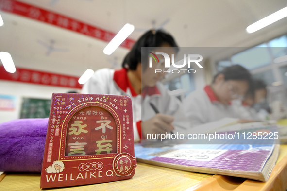 Senior three students, who are about to take the National College entrance examination, are studying by themselves at night at Fengfeng No 1...