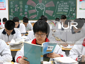 Senior three students, who are about to take the National College entrance examination, are studying by themselves at night at Fengfeng No 1...