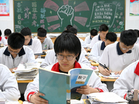 Senior three students, who are about to take the National College entrance examination, are studying by themselves at night at Fengfeng No 1...