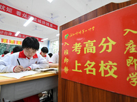 Senior three students, who are about to take the National College entrance examination, are studying by themselves at night at Fengfeng No 1...