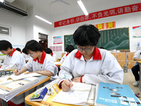 Senior three students, who are about to take the National College entrance examination, are studying by themselves at night at Fengfeng No 1...