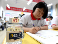 Senior three students, who are about to take the National College entrance examination, are studying by themselves at night at Fengfeng No 1...