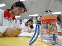 Senior three students, who are about to take the National College entrance examination, are studying by themselves at night at Fengfeng No 1...