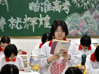 Senior three students, who are about to take the National College entrance examination, are studying by themselves at night at Fengfeng No 1...