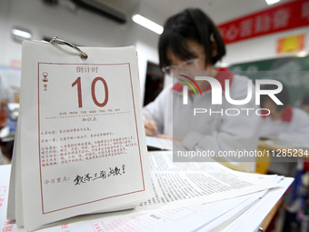 Senior three students, who are about to take the National College entrance examination, are studying by themselves at night at Fengfeng No 1...