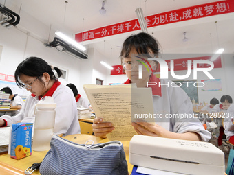 Senior three students, who are about to take the National College entrance examination, are studying by themselves at night at Fengfeng No 1...