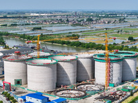 Workers are working at the construction site of a grain storage project of the Yandu branch of the Central Grain Reserve Yancheng Direct War...