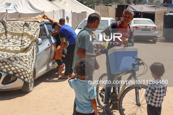 A vendor is selling ice cream at a camp for displaced Palestinians in Deir el-Balah in the central Gaza Strip on May 29, 2024, amid the ongo...