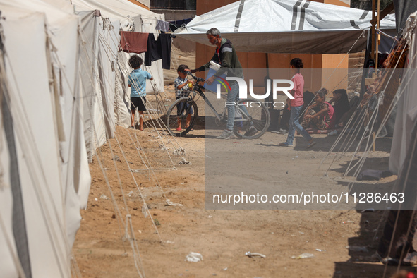 A vendor is selling ice cream at a camp for displaced Palestinians in Deir el-Balah in the central Gaza Strip on May 29, 2024, amid the ongo...