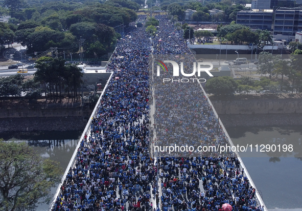 Faithful are participating in the 32nd March for Jesus promoted by the Renascer em Cristo Church in the Central region of Sao Paulo, on Thur...