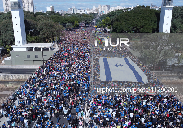 Faithful are participating in the 32nd March for Jesus promoted by the Renascer em Cristo Church in the Central region of Sao Paulo, on Thur...