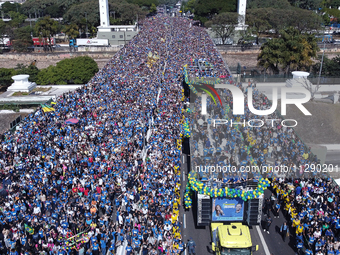 Faithful are participating in the 32nd March for Jesus promoted by the Renascer em Cristo Church in the Central region of Sao Paulo, on Thur...