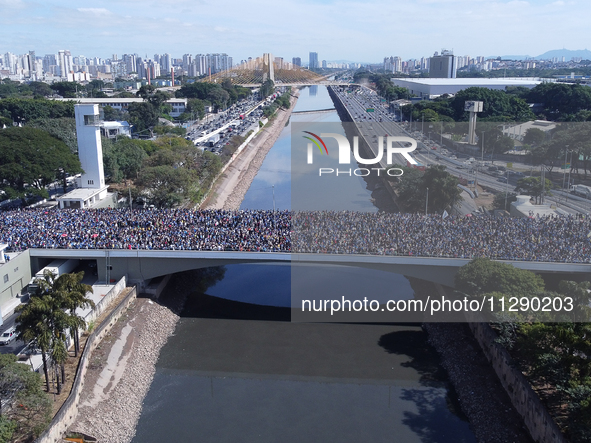 Faithful are participating in the 32nd March for Jesus promoted by the Renascer em Cristo Church in the Central region of Sao Paulo, on Thur...