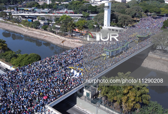 Faithful are participating in the 32nd March for Jesus promoted by the Renascer em Cristo Church in the Central region of Sao Paulo, on Thur...