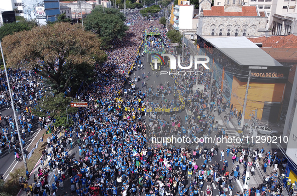 Faithful are participating in the 32nd March for Jesus promoted by the Renascer em Cristo Church in the Central region of Sao Paulo, on Thur...