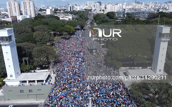 Faithful are participating in the 32nd March for Jesus promoted by the Renascer em Cristo Church in the Central region of Sao Paulo, on Thur...