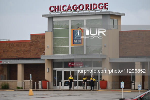 Security is blocking the entrance to Chicago Ridge Mall. Heavy police presence is following reports of an unconfirmed shooting at Chicago Ri...