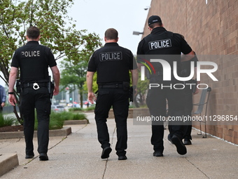 Police officers with heavy weapons are staging at Chicago Ridge Mall. Heavy police presence is following reports of an unconfirmed shooting...