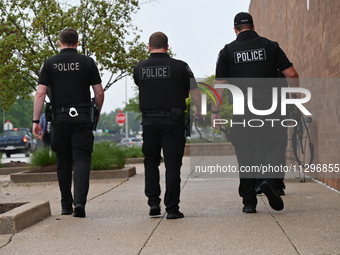 Police officers with heavy weapons are staging at Chicago Ridge Mall. Heavy police presence is following reports of an unconfirmed shooting...