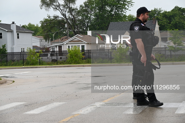 A police officer with a heavy weapon is staging at Chicago Ridge Mall. Heavy police presence is following reports of an unconfirmed shooting...